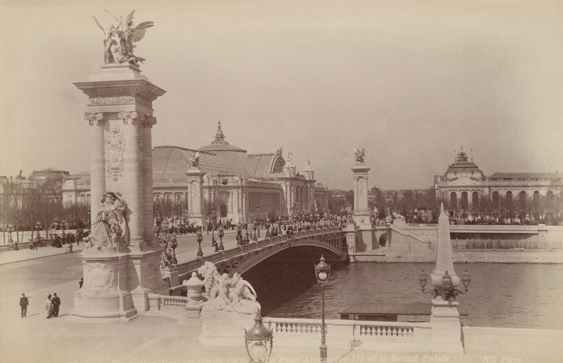 Le_pont_Alexandre_III_et_le_Grand_Palais%2C_Exposition_Universelle_1900.jpg