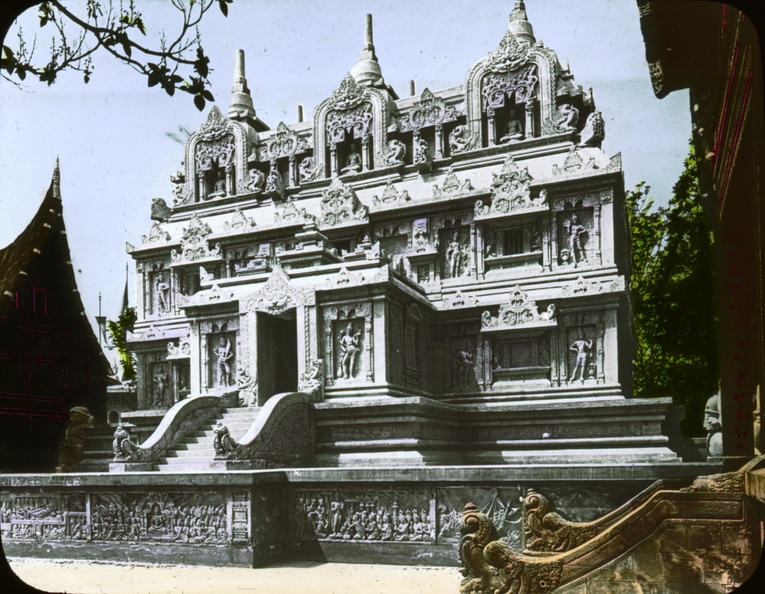 Paris_Exposition_Dutch_East_Indies_Pavilion%2C_Paris%2C_France%2C_1900_n2.jpg