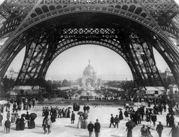 Flickr - %E2%80%A6trialsanderrors - Paris Exposition%2C view from ground level of the Eiffel tower with Parisians promenading%2C 1889