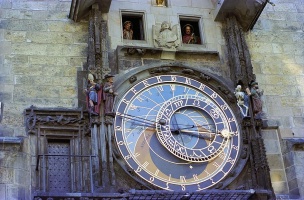 clock-astrological-historic-famous-czech-prague